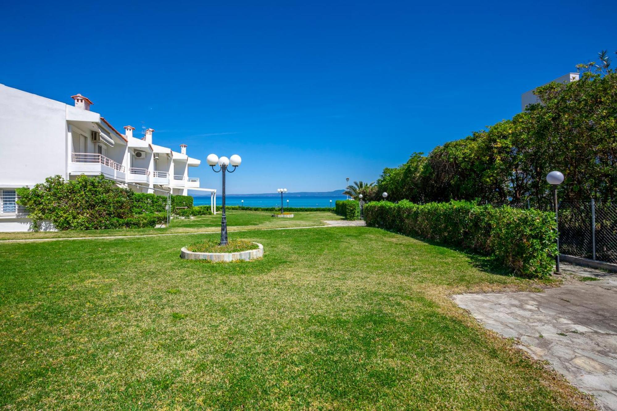 Serenity Seafront Garden Villa *